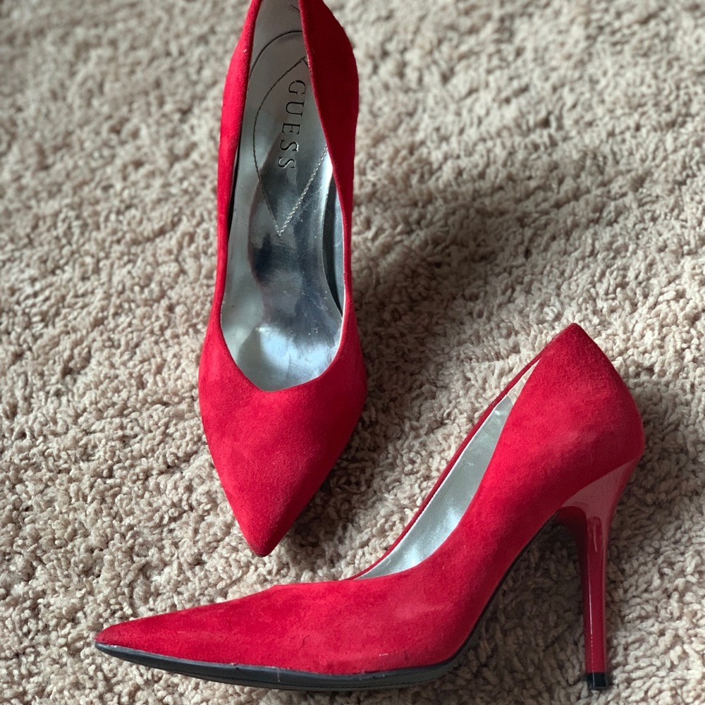 GUESS Pump’s